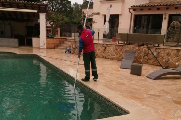 mantenimiento de piscinas en Mallorca swimming pool maintenance, Schwimmbadpflege auf Mallorca